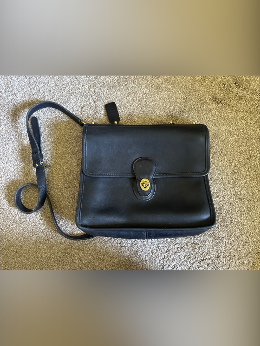 Classic Black Leather Crossbody Bag Willis